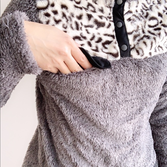 Warm Sherpa Teddy Fleece Pullover Sweater | Gray & Leopard Print - Picture 15 of 16